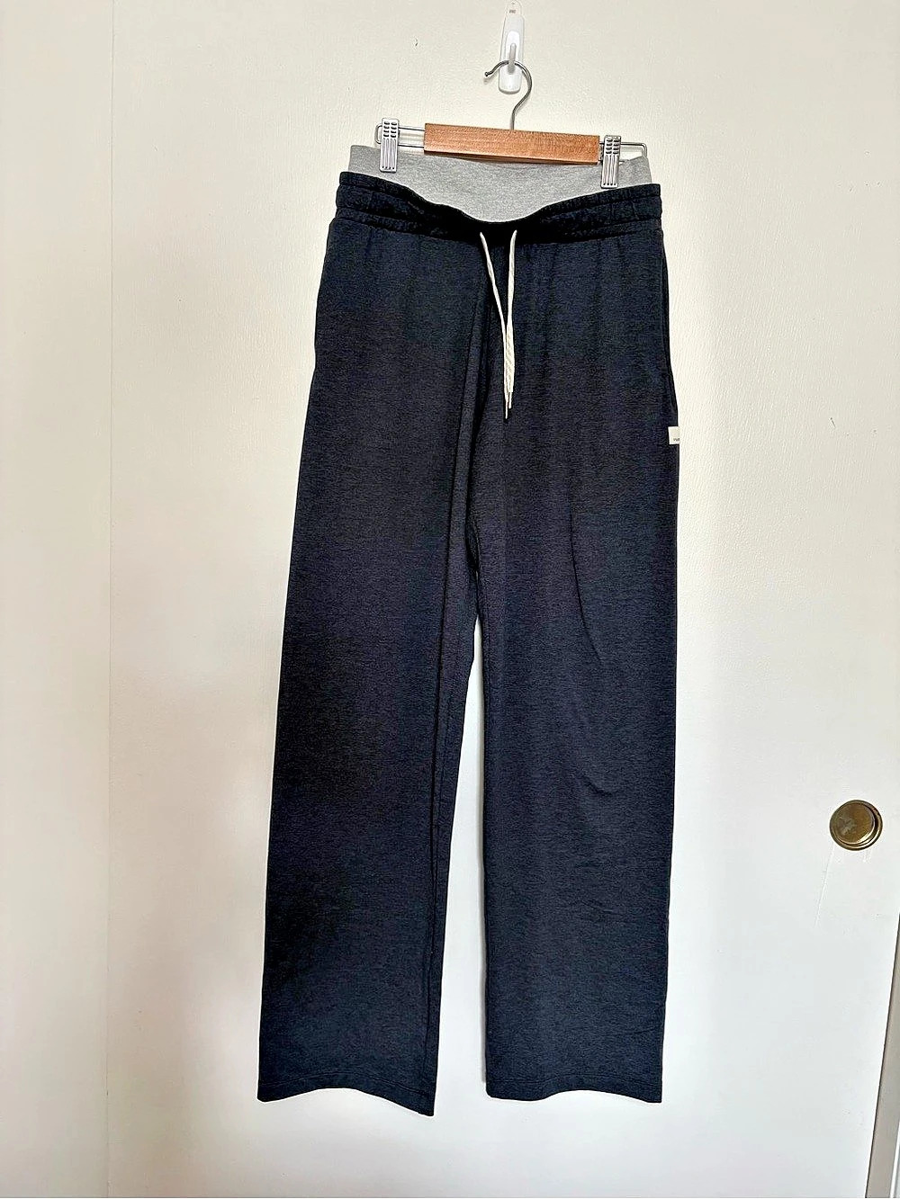 Vuori Halo Warm Up Straight Leg Pant in Black Size S